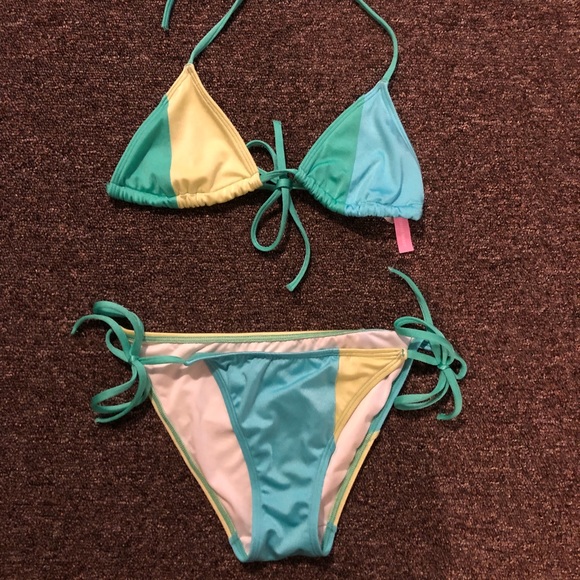 Victoria’s Secret bikini - Picture 1 of 3